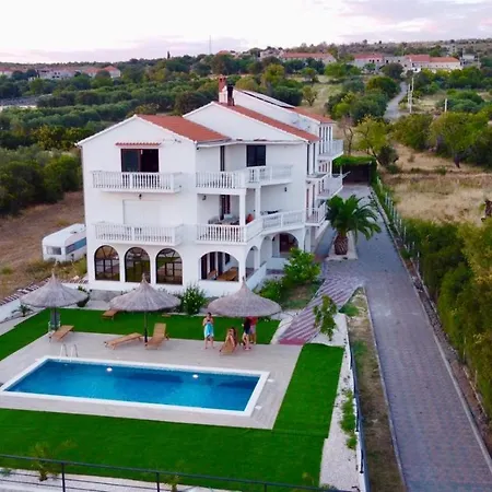 Viktorija アパート *