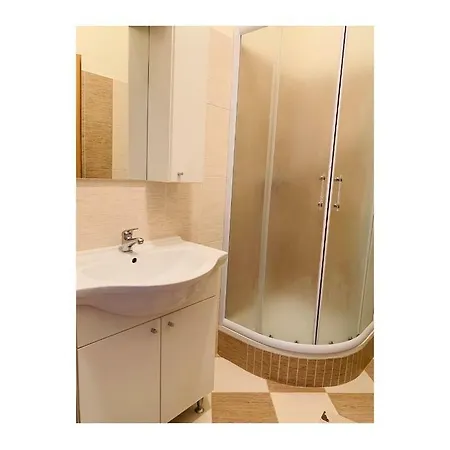 Viktorija アパート Vrana