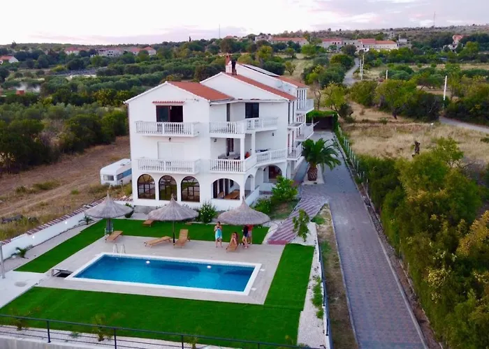 Viktorija Appartement *